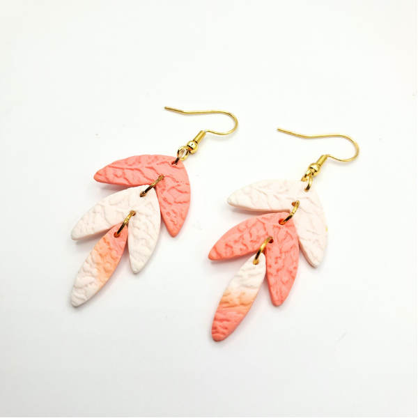 boucles oreilles pate fimo argile polymere resine uv fait main piece unique jadoretesboucles j'adore tes boucles jtb acier inoxydable vendée créatrice française made in France  rose blanc feuille leaf