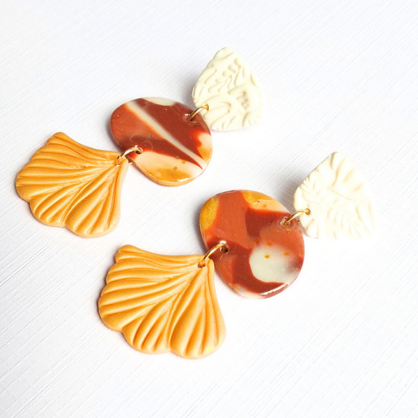 boucles oreilles pate fimo argile polymere resine uv fait main piece unique jadoretesboucles j'adore tes boucles jtb acier inoxydable vendée créatrice française made in France resine UV automne marron or blanc ginko