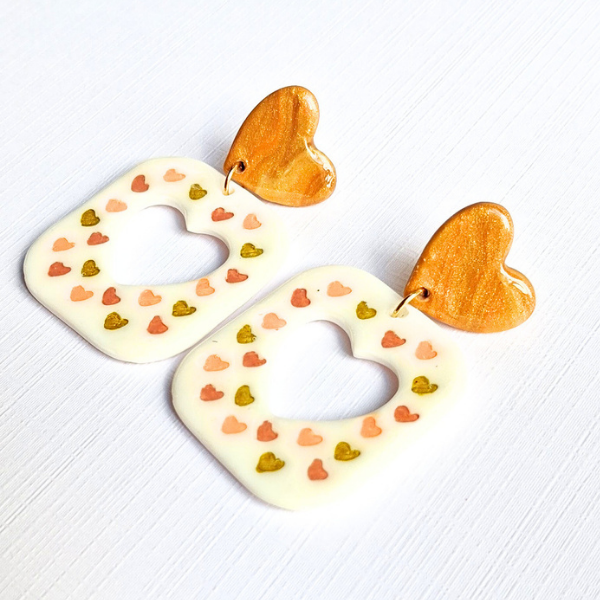boucles oreilles pate fimo argile polymere resine uv fait main piece unique jadoretesboucles j'adore tes boucles jtb acier inoxydable vendée créatrice française made in France resine UV carré blanc coeur or