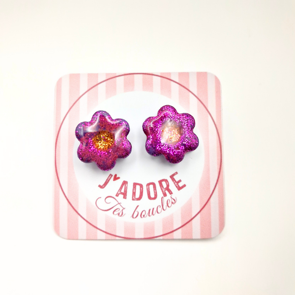 boucles oreilles clou pate fimo argile polymere resine uv fait main piece unique jadoretesboucles j'adore tes boucles jtb acier inoxydable vendée créatrice française made in France fleur paillettes violet