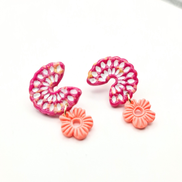 boucles oreilles pate fimo argile polymere resine uv fait main piece unique jadoretesboucles j'adore tes boucles jtb acier inoxydable vendée créatrice française made in France  fuchsia clou petite fleur saumon