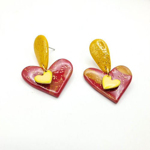 boucles oreilles pate fimo argile polymere resine uv fait main piece unique jadoretesboucles j'adore tes boucles jtb acier inoxydable vendée créatrice française made in France coeur bordeaux jaune paillettes or