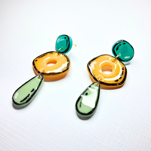 boucles oreilles pate fimo argile polymere resine uv fait main piece unique jadoretesboucles j'adore tes boucles jtb acier inoxydable vendée créatrice française made in France bleu vert jaune comics bd donut