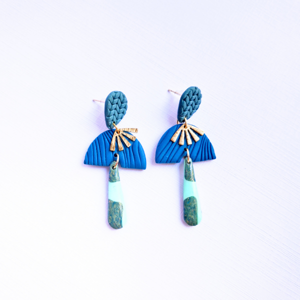 boucles oreilles pate fimo argile polymere resine uv fait main piece unique jadoretesboucles j'adore tes boucles jtb acier inoxydable vendée créatrice française made in France resine UV bleu canard pendantes