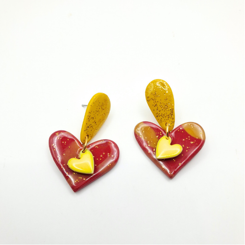 boucles oreilles pate fimo argile polymere resine uv fait main piece unique jadoretesboucles j'adore tes boucles jtb acier inoxydable vendée créatrice française made in France coeur bordeaux jaune paillettes or