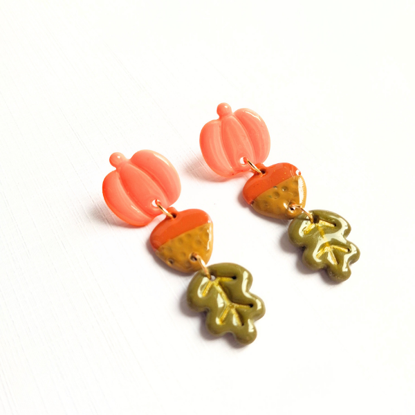 boucles oreilles pate fimo argile polymere resine uv fait main piece unique jadoretesboucles j'adore tes boucles jtb acier inoxydable vendée créatrice française made in France resine UV ribambelle automne citrouille gland feuille orange marron vert kaki