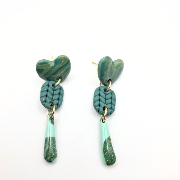 boucles oreilles pate fimo argile polymere resine uv fait main piece unique jadoretesboucles j'adore tes boucles jtb acier inoxydable vendée créatrice française made in France coeur bleu canard pendantes