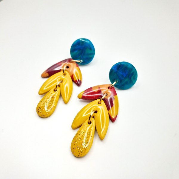 boucles oreilles pate fimo argile polymere resine uv fait main piece unique jadoretesboucles j'adore tes boucles jtb acier inoxydable vendée créatrice française made in France  feuille jaune bordeaux bleu paillettes