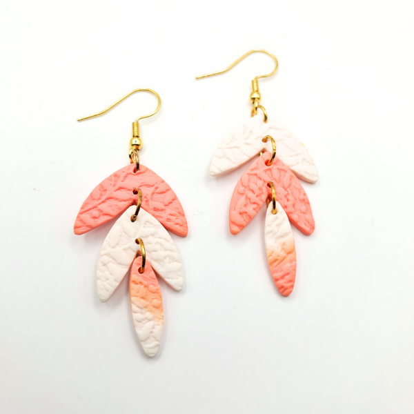 boucles oreilles pate fimo argile polymere resine uv fait main piece unique jadoretesboucles j'adore tes boucles jtb acier inoxydable vendée créatrice française made in France  rose blanc feuille leaf