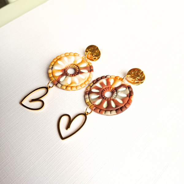 boucles oreilles pate fimo argile polymere resine uv fait main piece unique jadoretesboucles j'adore tes boucles jtb acier inoxydable vendée créatrice française made in France resine UV automne marron or coeur rond