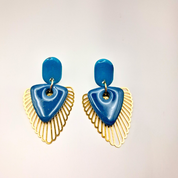 boucles oreilles pate fimo argile polymere resine uv fait main piece unique jadoretesboucles j'adore tes boucles jtb acier inoxydable vendée créatrice française made in France triangle bleu or