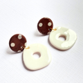 boucles oreilles pate fimo argile polymere resine uv fait main piece unique jadoretesboucles j'adore tes boucles jtb acier inoxydable vendée créatrice française made in France donut blanc marron pois
