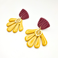 boucles oreilles pate fimo argile polymere resine uv fait main piece unique jadoretesboucles j'adore tes boucles jtb acier inoxydable vendée créatrice française made in France  jaune moutarde clou bordeaux feuille or