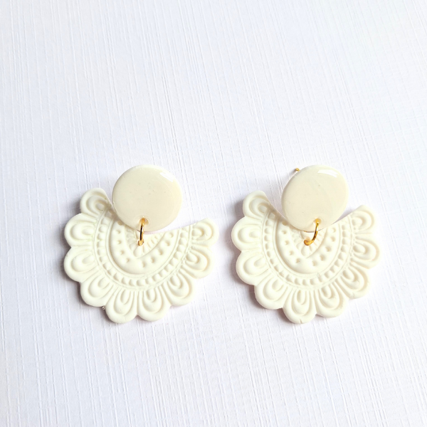 boucles oreilles pate fimo argile polymere resine uv fait main piece unique jadoretesboucles j'adore tes boucles jtb acier inoxydable vendée créatrice française made in France resine UV gaia blanc