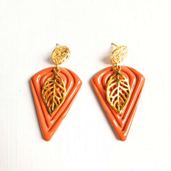 boucles oreilles pate fimo argile polymere resine uv fait main piece unique jadoretesboucles j'adore tes boucles jtb acier inoxydable vendée créatrice française made in France resine UV automne marron triangle feuille or