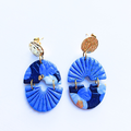 boucles oreilles pate fimo argile polymere resine uv fait main piece unique jadoretesboucles j'adore tes boucles jtb acier inoxydable vendée créatrice française made in France resine UV bleu liv paillettes marine or