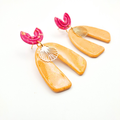 boucles oreilles pate fimo argile polymere resine uv fait main piece unique jadoretesboucles j'adore tes boucles jtb acier inoxydable vendée créatrice française made in France  jaune moutarde rose fuchsia coquillage or paillettes or