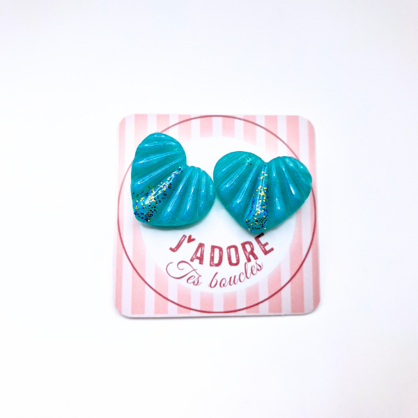 boucles oreilles clou pate fimo argile polymere resine uv fait main piece unique jadoretesboucles j'adore tes boucles jtb acier inoxydable vendée créatrice française made in France coeur strié bleu glacier paillettes