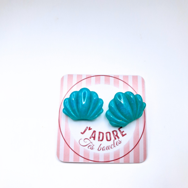 boucles oreilles clou pate fimo argile polymere resine uv fait main piece unique jadoretesboucles j'adore tes boucles jtb acier inoxydable vendée créatrice française made in France coquillage bleu glacier 