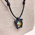 collier tortue argile polymère cordon nylon réglable unisexe homme femme enfant intergénérationnel fait main créatrice française Vendée surf plage vacances noir vert orange or