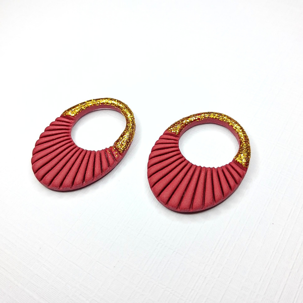 pampilles anneaux créoles charm pate fimo argile polymere resine uv fait main piece unique jadoretesboucles j'adore tes boucles jtb acier inoxydable vendée créatrice française made in France ovale bordeaux paillettes