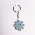 porte clés grigri sac trousse argile polymere pate fimo resine uv métal fleur smile bleu ciel